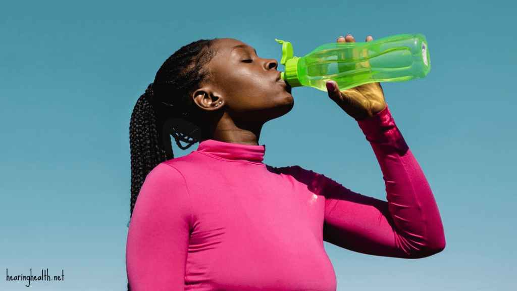 ดื่มน้ำ  ให้สุขภาพดี คุณรู้ไหมว่า ร่างกายของเราต้องการน้ำเพื่อความอยู่รอดและทำให้เรารู้สึกดีขึ้น เมื่อคุณดื่มน้ำเป็นประจํา และเพียงพอในแต่ละวัน