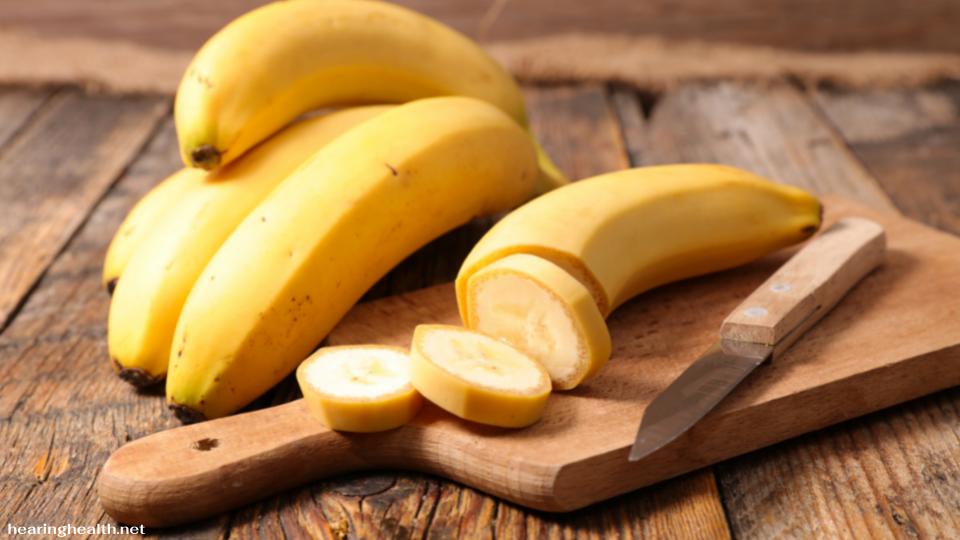 ผู้ที่เป็นเบาหวานสามารถรวมกล้วยไว้ในอาหารของตนได้ แต่จำเป็นอย่างยิ่งที่จะต้องทำเช่นนั้นในปริมาณที่พอเหมาะ กล้วยมีประโยชน์ต่อสุขภาพหลายประการ
