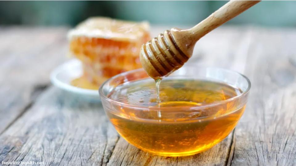 ผู้ป่วยโรคเบาหวานสามารถกินน้ำผึ้งมานูก้าได้หรือไม่? เนื่องจากมีความหวานน้อยกว่าและองค์ประกอบทางเคมีบางอย่างที่แตกต่างจากน้ำผึ้งธรรมดา